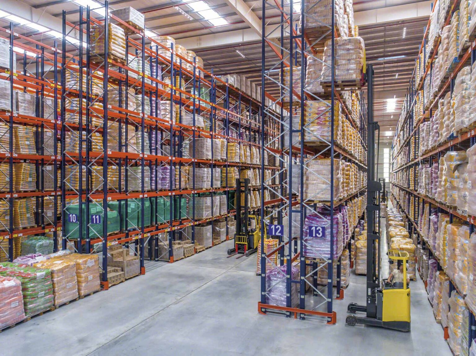 Automated Storage and Retrieval System: Ultimate Guide 2026 - AcquireX
